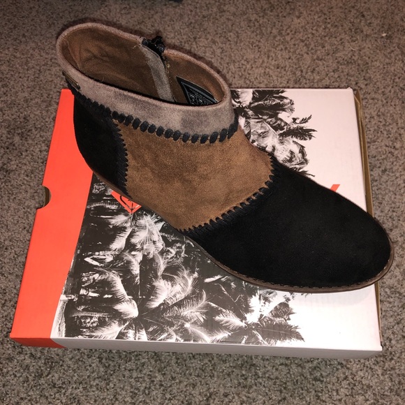 Brand New Roxy - Picture 1 of 5